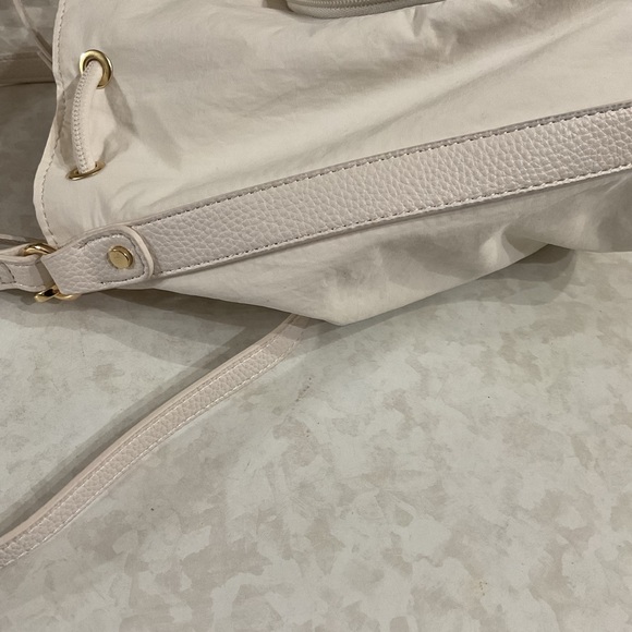 Isaac Mizrahi Cream Drawstring shoulder crossbody bag - Picture 7 of 7